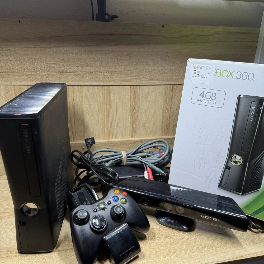 Xbox 360 S 4GB Console, Box, Controller, Dock, Kinect, Cords. Black Tested Works